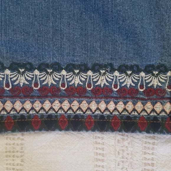 Embroidered Denim Skirt Size 4 - Picture 2 of 11